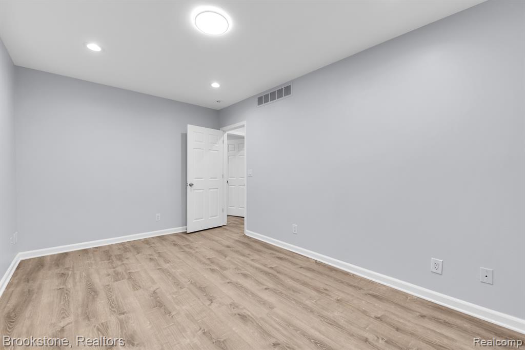 8228 OAK PARK Boulevard, Oak Park, MI 48237 — Photo 13