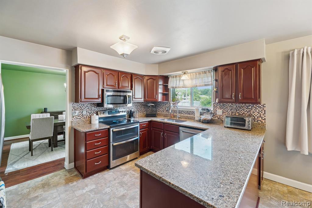 6900 Woonsocket Street, Canton, MI 48187 — Photo 20