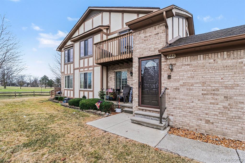 946 Country Club Drive, Saint Clair Shores, MI 48082 — Photo 2