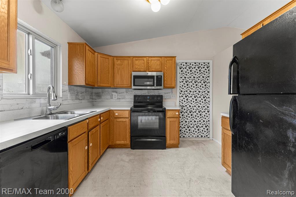 2714 Hallman Avenue, Waterford, MI 48328 — Photo 9