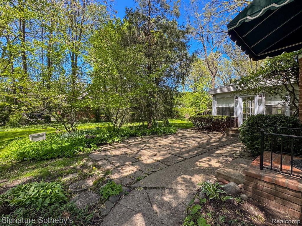 27721 SANTA BARBARA Drive, Lathrup Village, MI 48076 — Photo 41