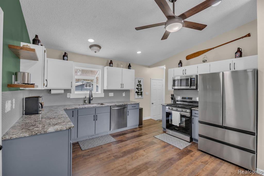 335 DELAWARE Road, Whitmore Lake, MI 48189 — Photo 9
