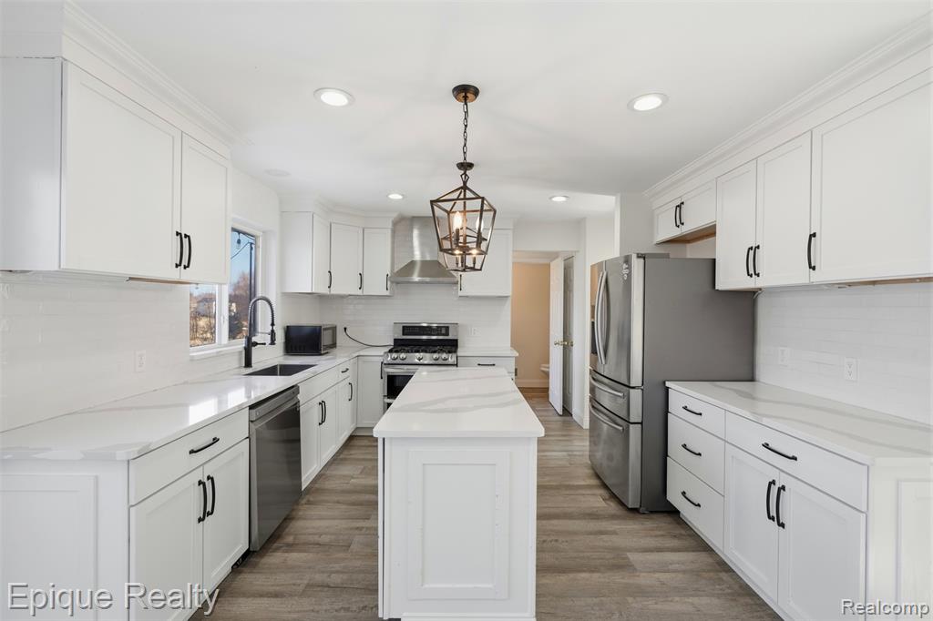 7858 Turrillium Lane, Waterford, MI 48327 — Photo 10