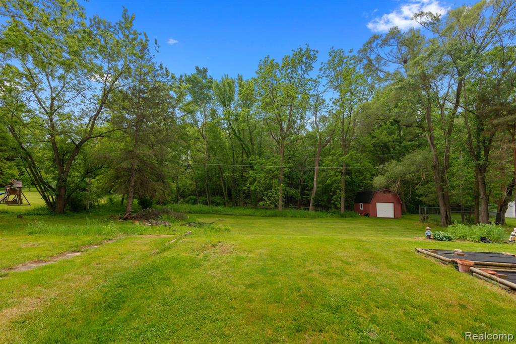 4327 Lancashire, Milford, MI 48380 — Photo 33