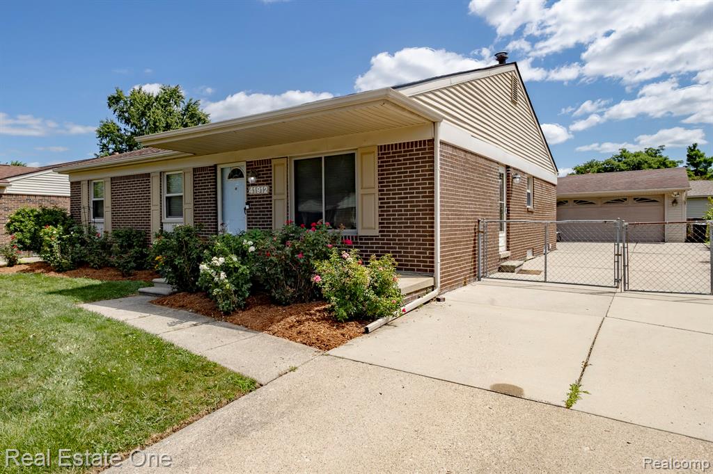 41912 Hensall Street, Clinton Twp, MI 48038