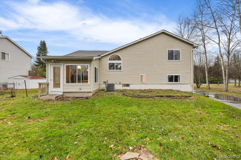 7139 Redmond Street, Waterford, MI 48327 — Photo 7