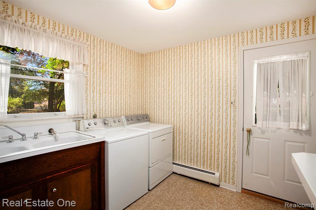 5593 Northcote, West Bloomfield, MI — Photo 14