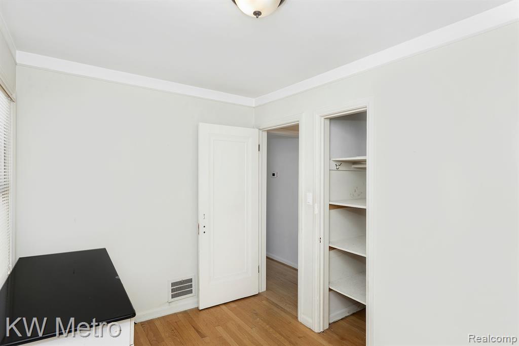 706 N REMBRANDT Avenue, Royal Oak, MI 48067 — Photo 17