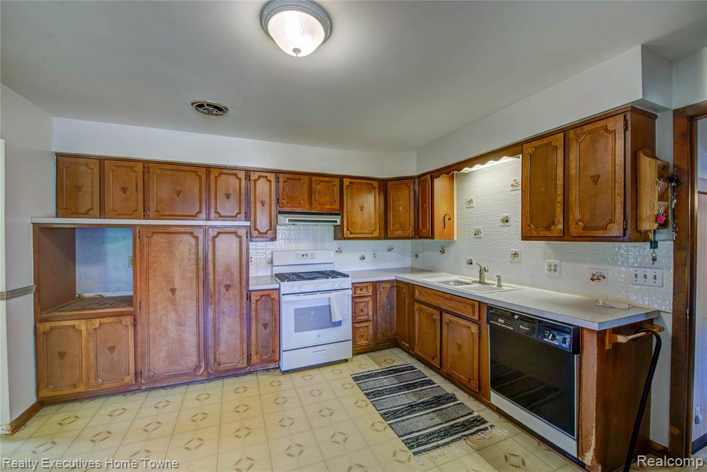 8728 Rynn Road, Kenockee, MI 48006 — Photo 18