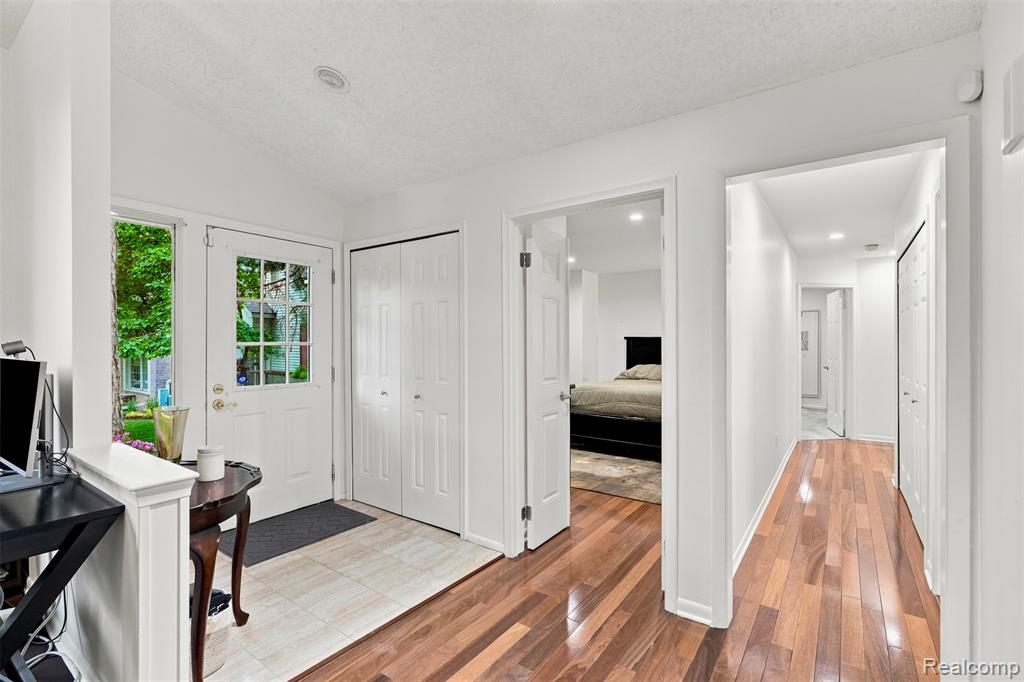 6012 Danbury Court, West Bloomfield, MI — Photo 29