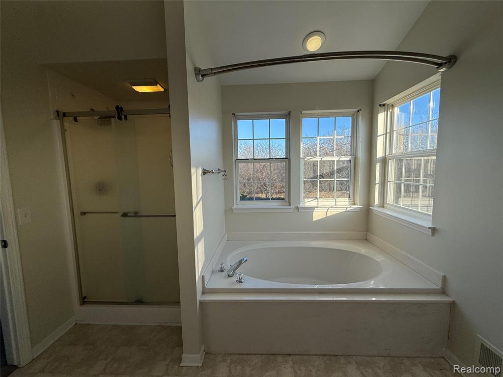 4377 Brighton Drive, Grand Blanc, MI 48439 — Photo 20