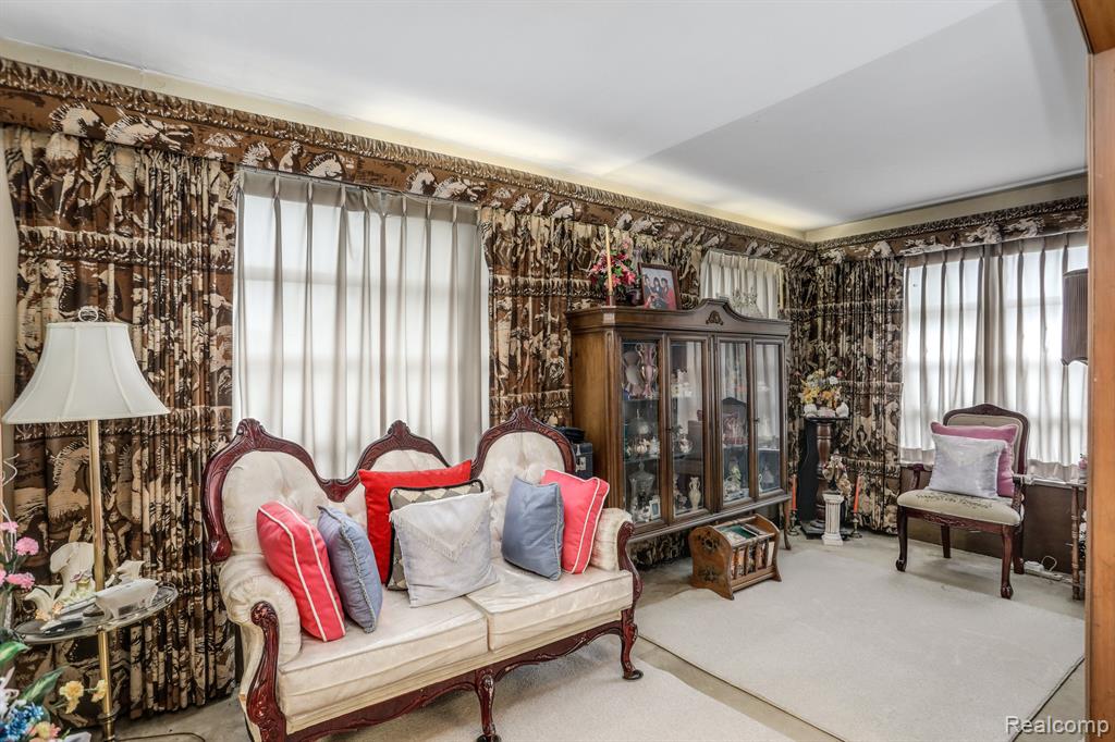8691 E OUTER Drive, Detroit, MI 48213 — Photo 10