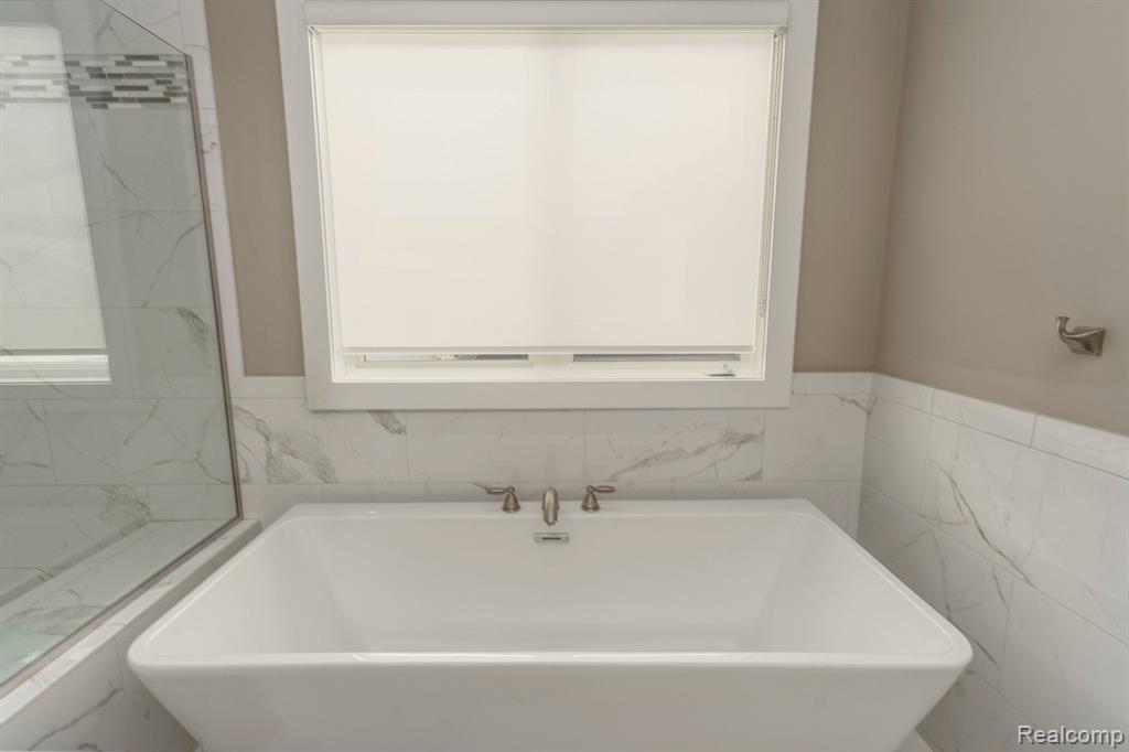 54678 BLACK HILLS Lane, Utica, MI 48316 — Photo 43