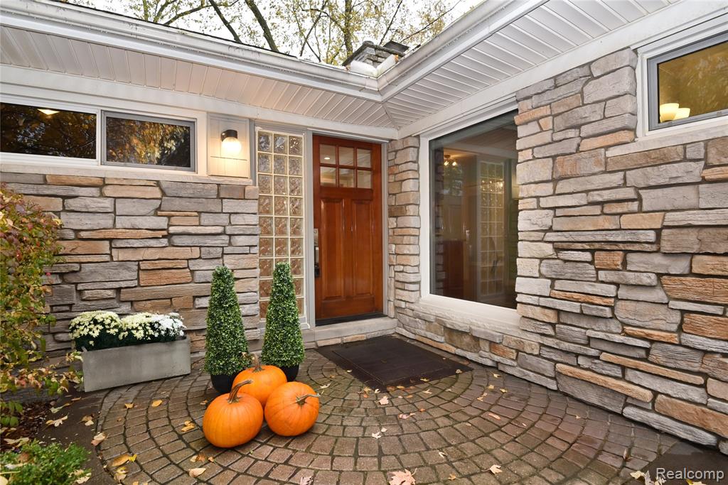 6727 Lahser Road, Bloomfield Hills, MI 48301 — Photo 2