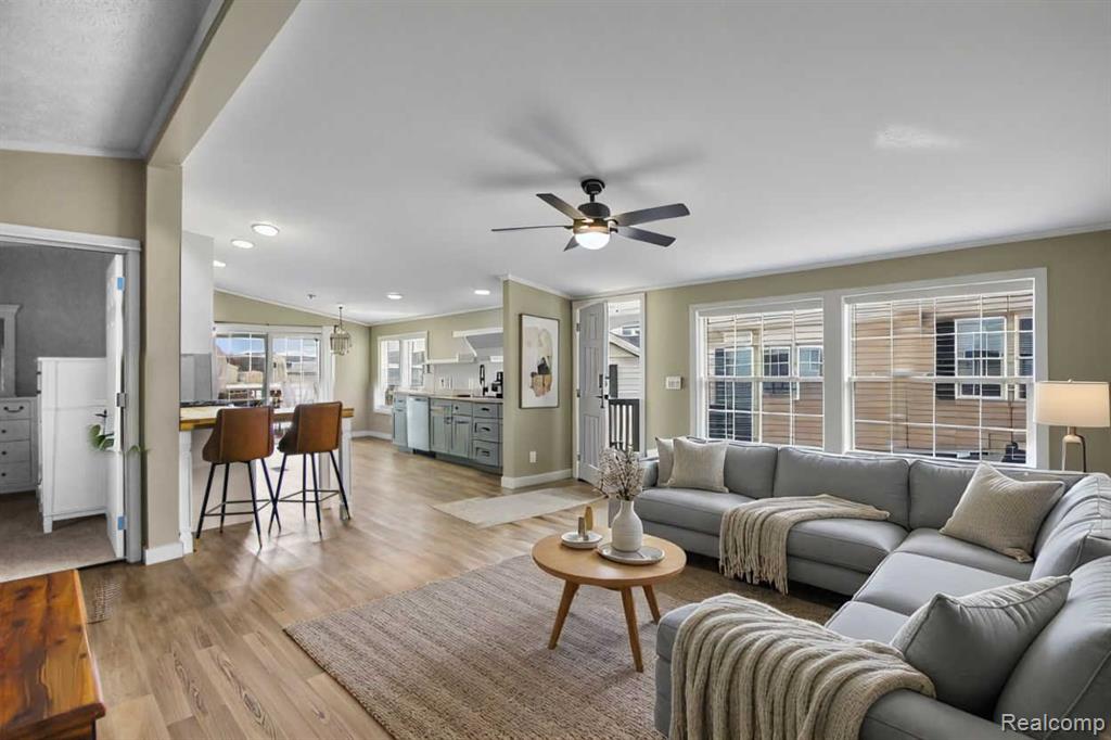 29224 Hidden River, Gibraltar, MI — Photo 5