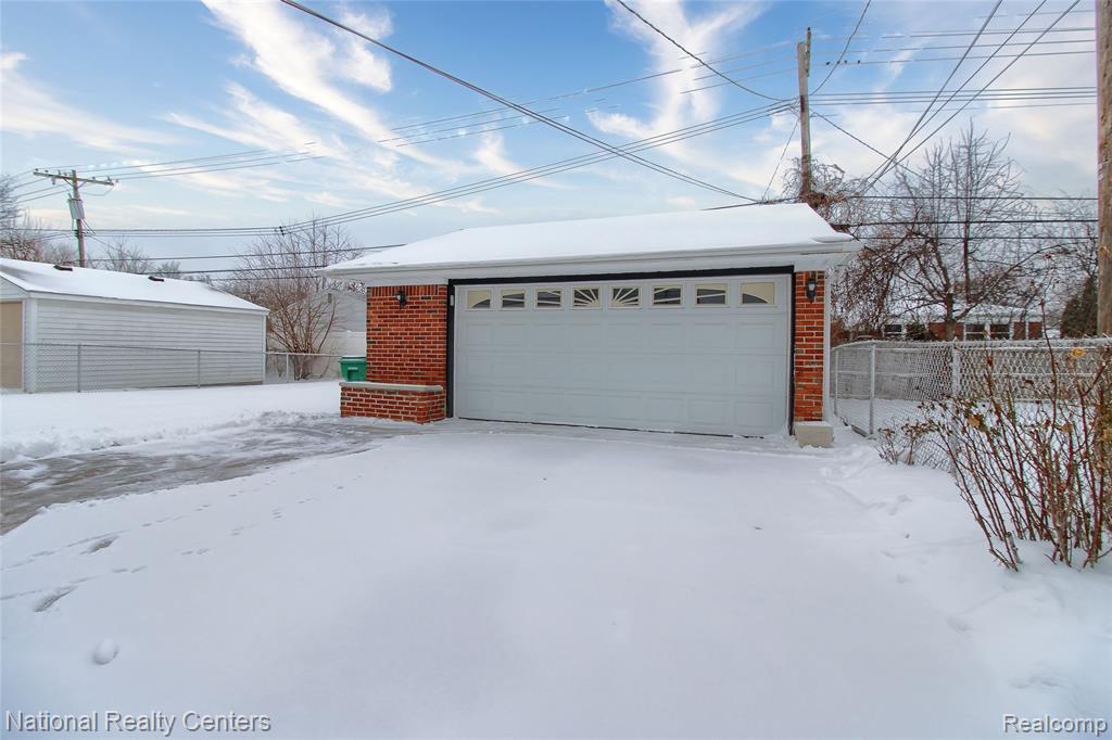 6511 Henry Ruff Road, Garden City, MI — Photo 33