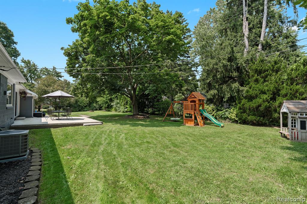 23205 HOLLWEG Street, Armada, MI — Photo 9