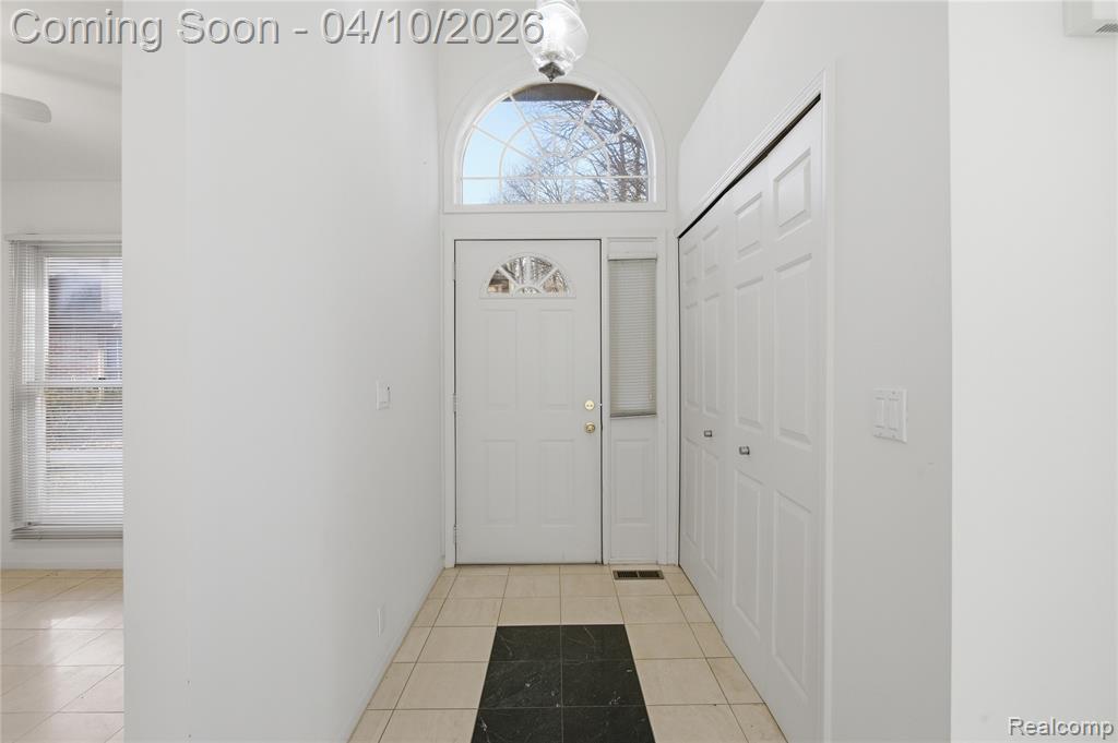 5351 Royal Vale Lane, Dearborn, MI 48126 — Photo 6