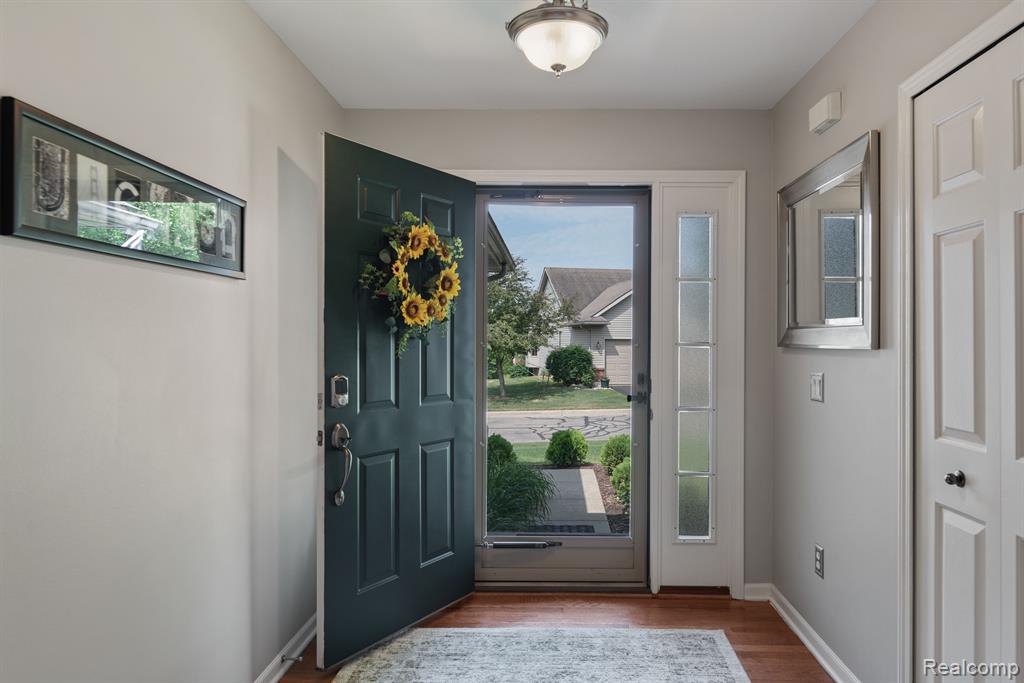 6197 MOUNTAIN LAUREL Drive, Brighton, MI 48116 — Photo 2