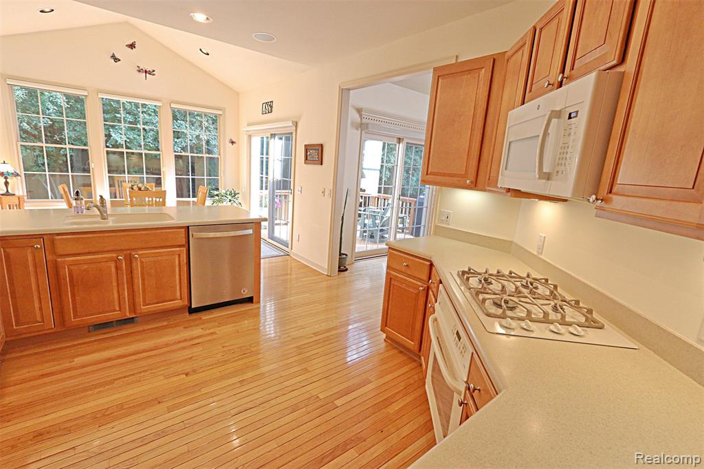 16418 Cypress Court, 54, Northville, MI 48168 — Photo 14