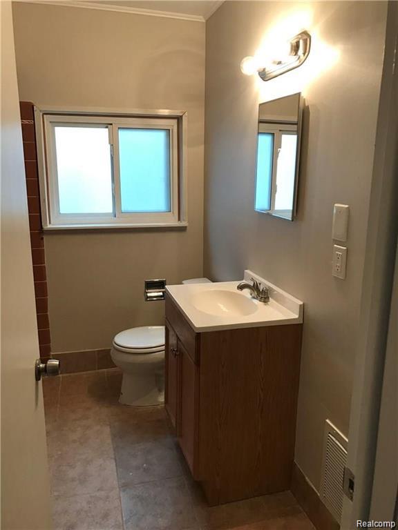 8404 Westminster Avenue, Warren, MI 48089 — Photo 4