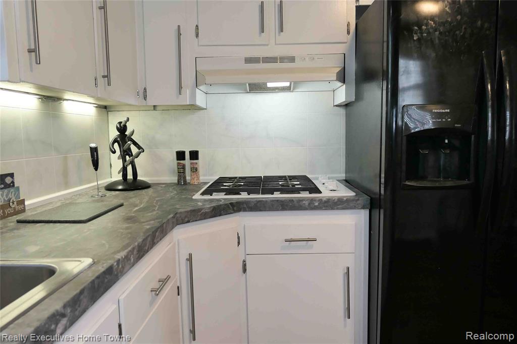 2854 ELMWOOD Street, Port Huron, MI 48060 — Photo 20
