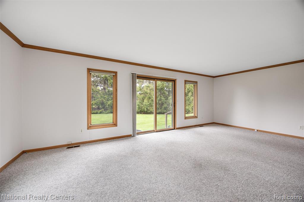 16061 Meadows Drive, Macomb, MI 48044 — Photo 6
