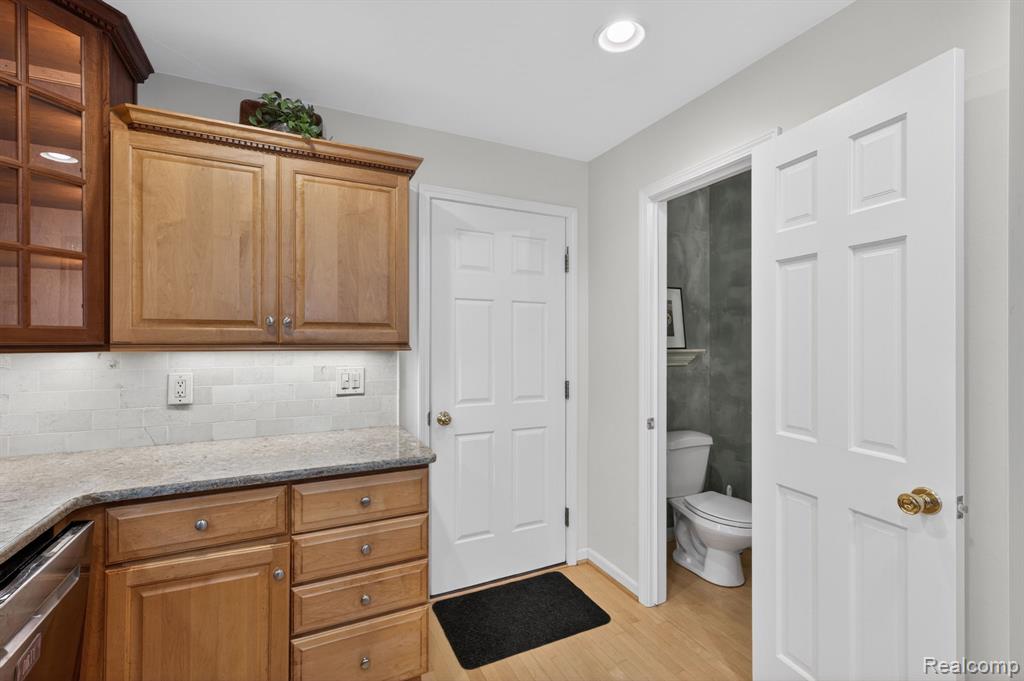 9144 Deer Park Court, Fenton, MI 48430 — Photo 23