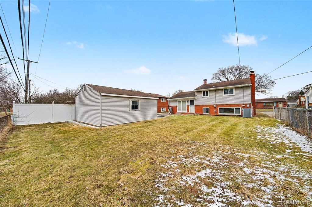 9228 Mueller Street, Taylor, MI 48180 — Photo 21