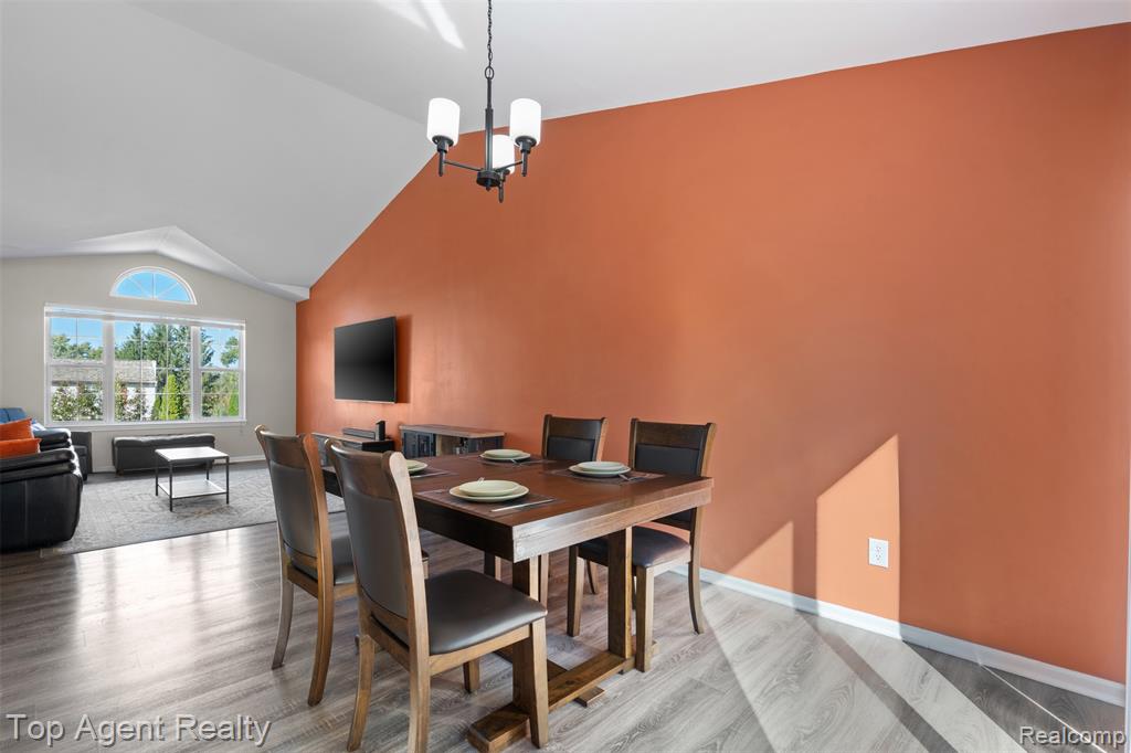5675 Millpointe Drive, Waterford, MI 48327 — Photo 10
