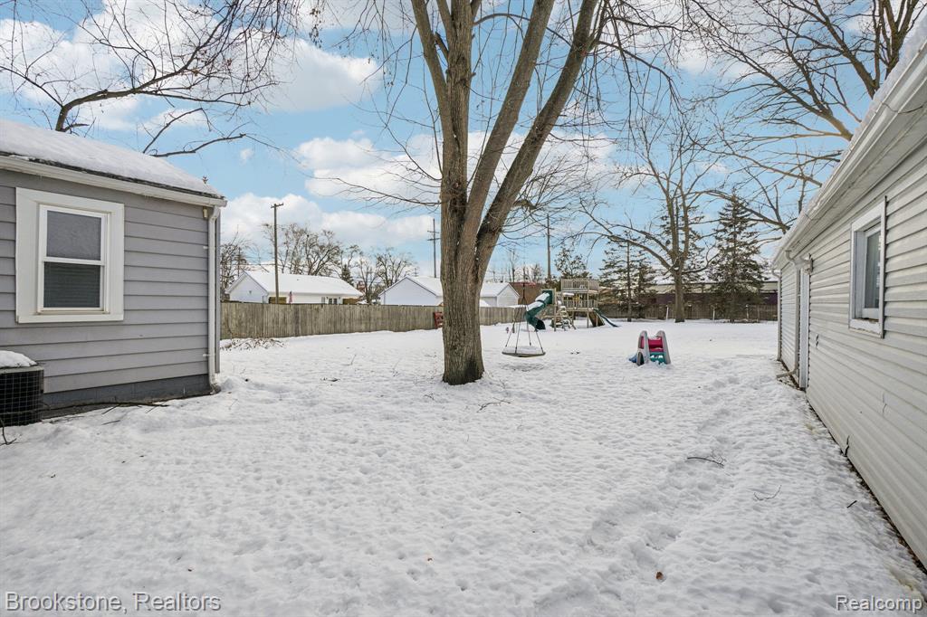 5729 Graves Street, Waterford, MI 48327 — Photo 31
