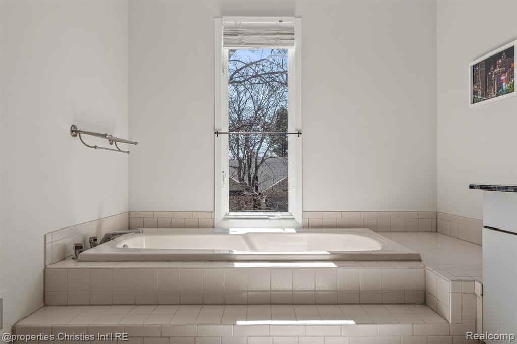 1060 Stratford Place, Bloomfield Hills, MI 48304 — Photo 29