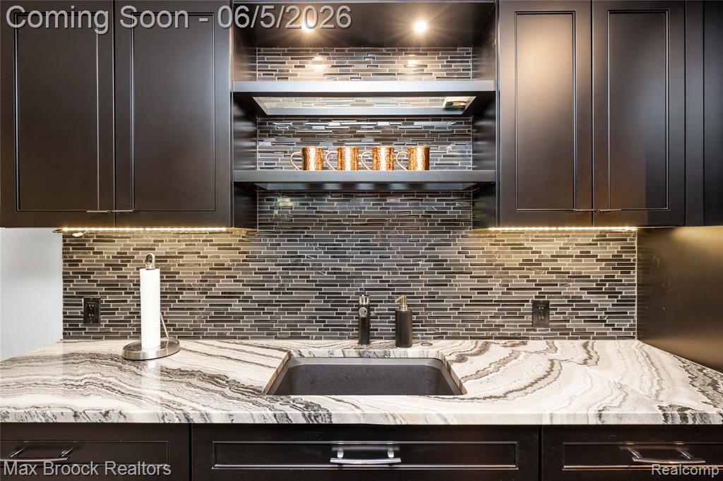 6294 Lindsay Court, West Bloomfield, MI 48324 — Photo 57