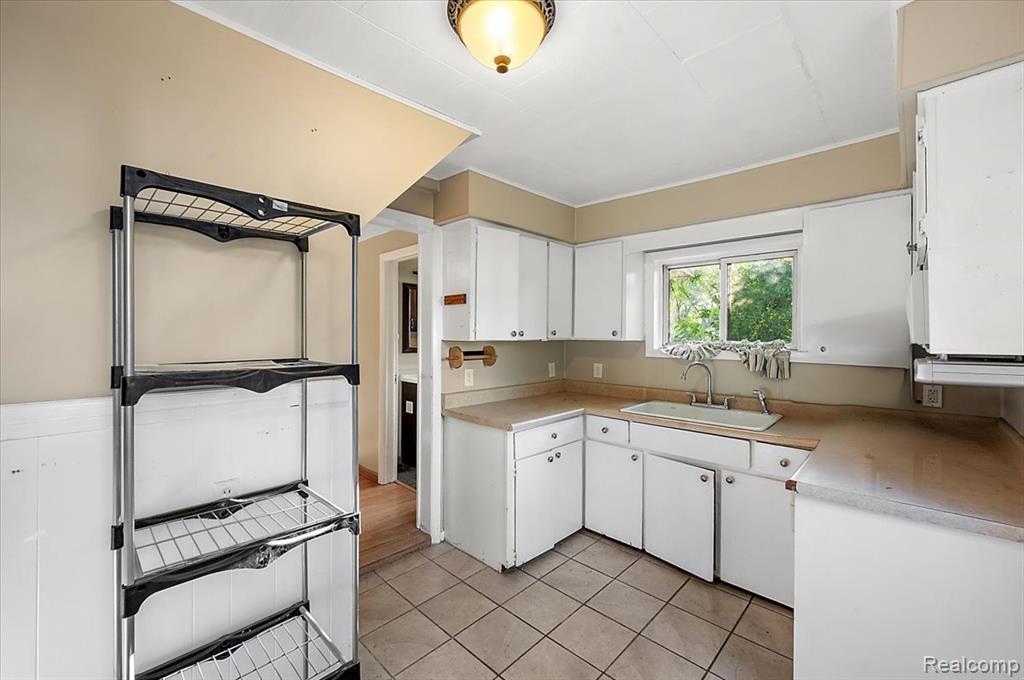 108 Oakwood Street, Holly, MI 48442 — Photo 15
