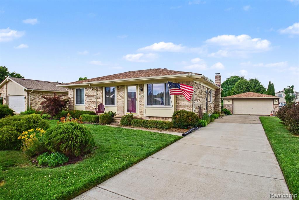 40518 William Drive, Clinton Twp, MI 48038 — Photo 2