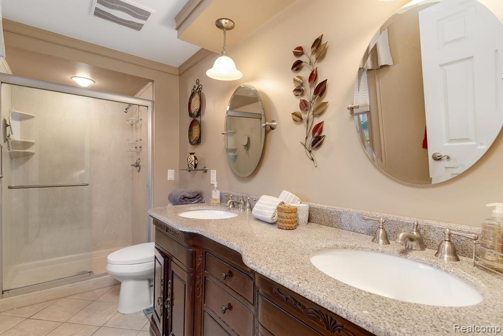 682 Heritage Lane S, Rochester Hills, MI 48309 — Photo 38