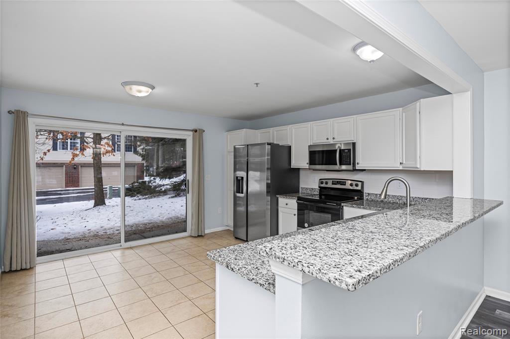 28139 Carlton Way Drive, Novi, MI 48377 — Photo 14