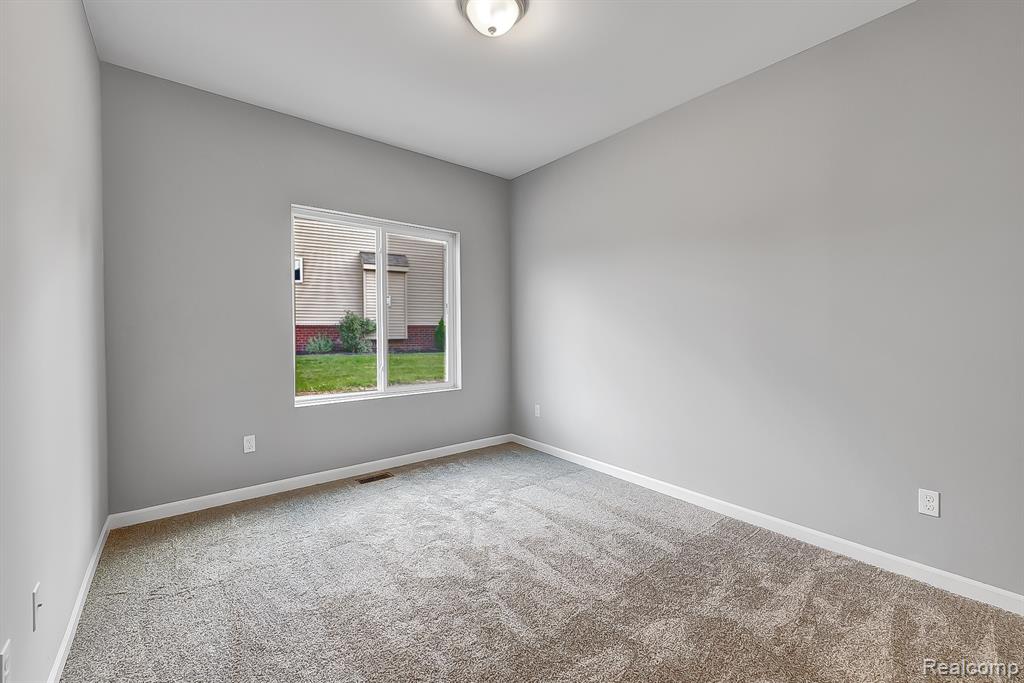 6064 Woodridge Lane, Grand Blanc, MI 48439 — Photo 8