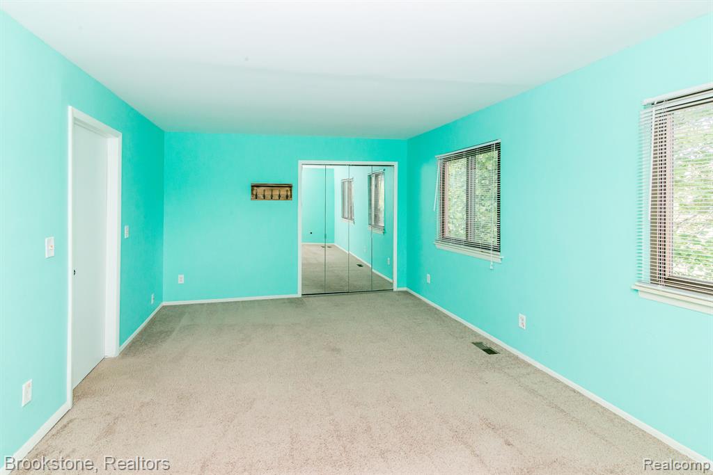 8352 LAKEVIEW Drive, Ypsilanti, MI 48198 — Photo 11