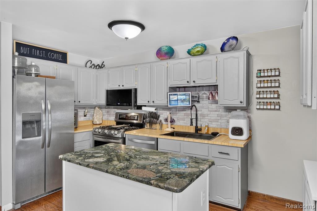 44100 Somerset Square, Canton, MI 48187 — Photo 18