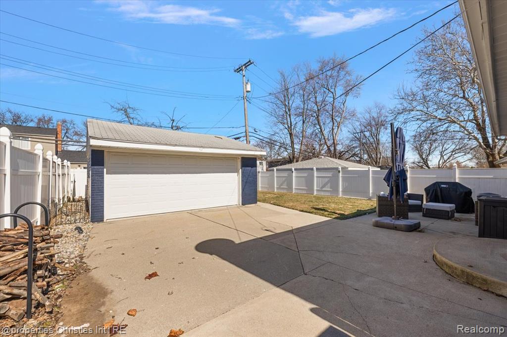 816 W Baker Avenue, Clawson, MI — Photo 54