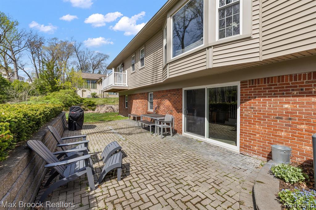 4384 SUNNINGDALE Drive, Bloomfield Hills, MI 48302 — Photo 48
