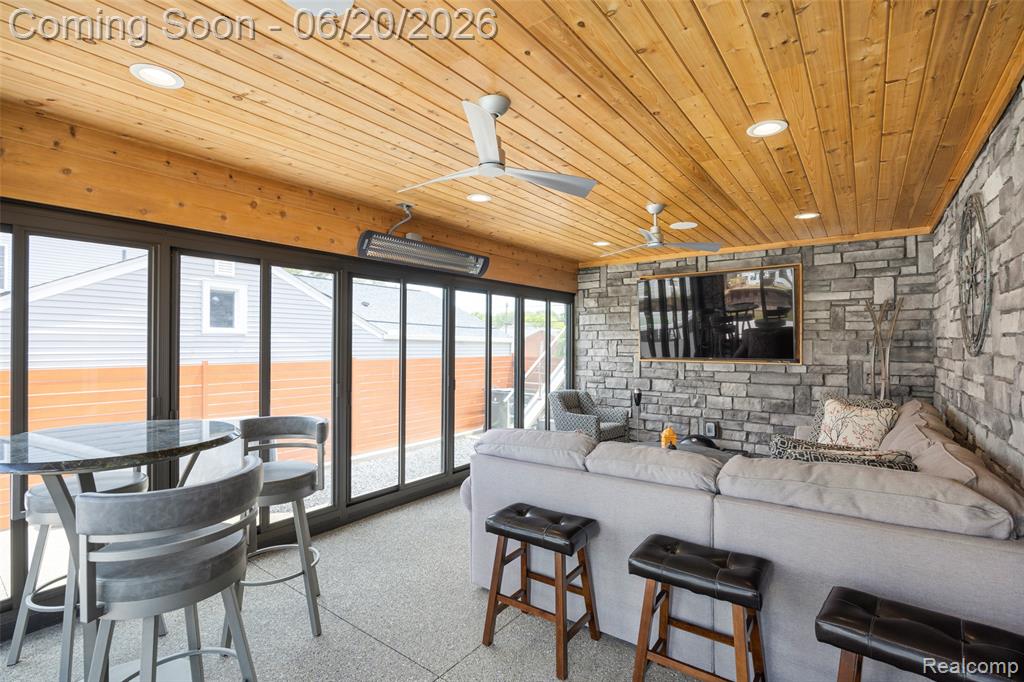 22491 E 10 Mile Road, Saint Clair Shores, MI 48080 — Photo 21
