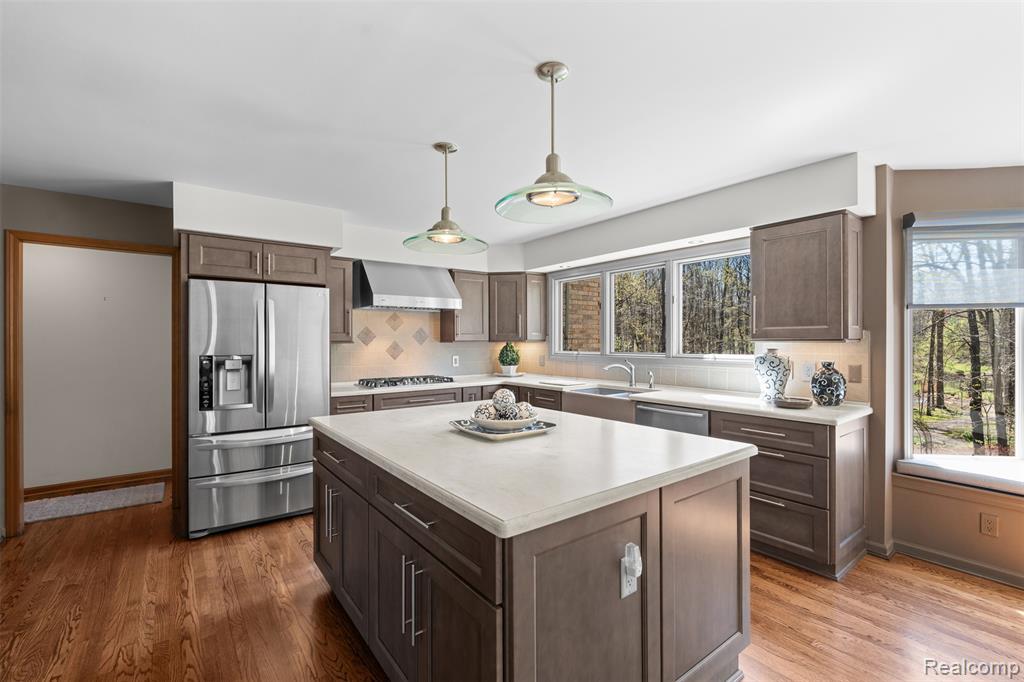 561 Valley Drive, Milford, MI 48381 — Photo 14