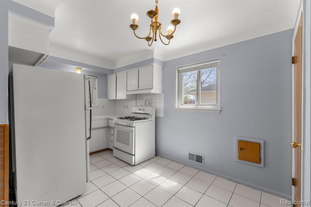6661 N BEECH DALY Road, Dearborn Heights, MI 48127 — Photo 10