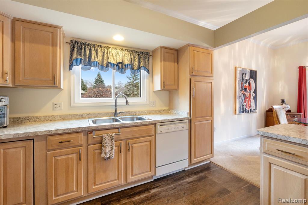 4444 Wisteria Court, Warren, MI 48092 — Photo 10
