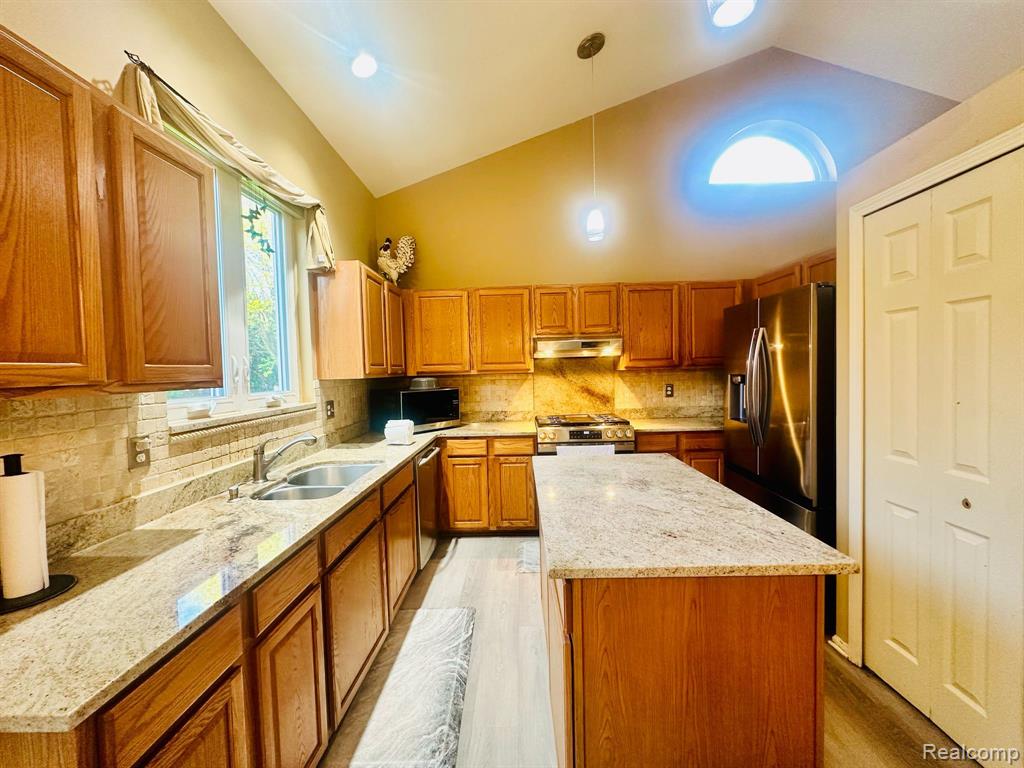 6886 FOX Lane, Waterford, MI 48327 — Photo 9
