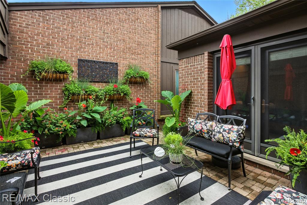 4022 CHABLIS Street, West Bloomfield, MI 48323 — Photo 4