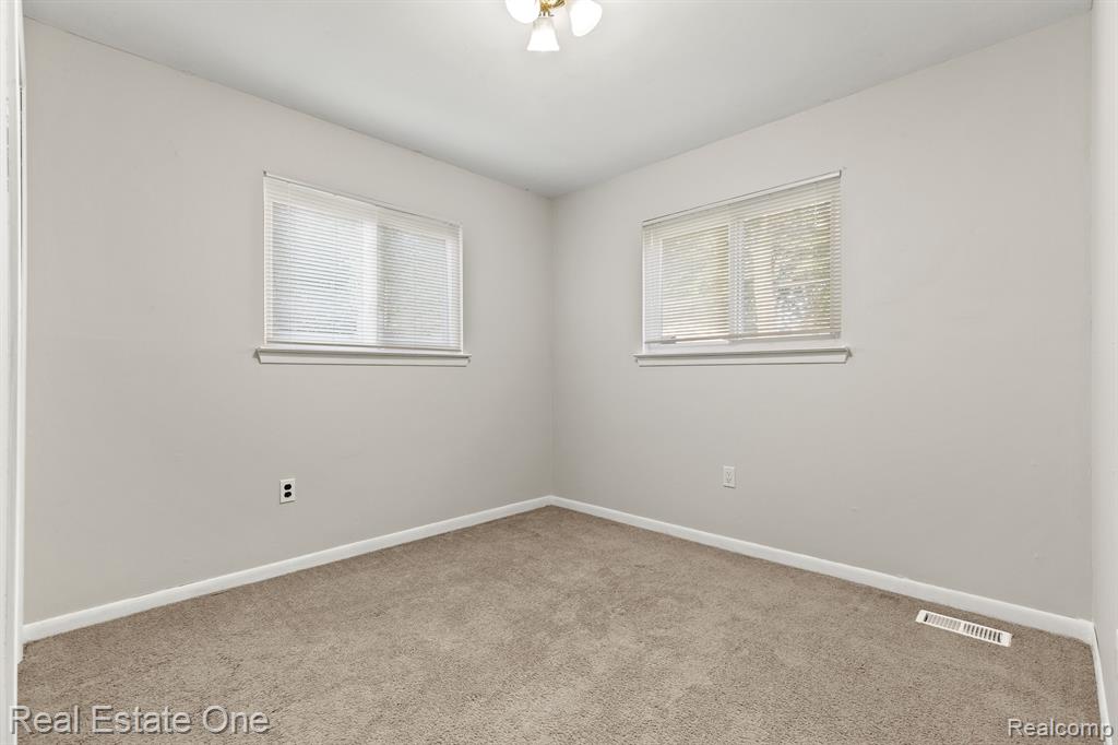 3993 WEDDELL Street, Dearborn Heights, MI 48125 — Photo 18