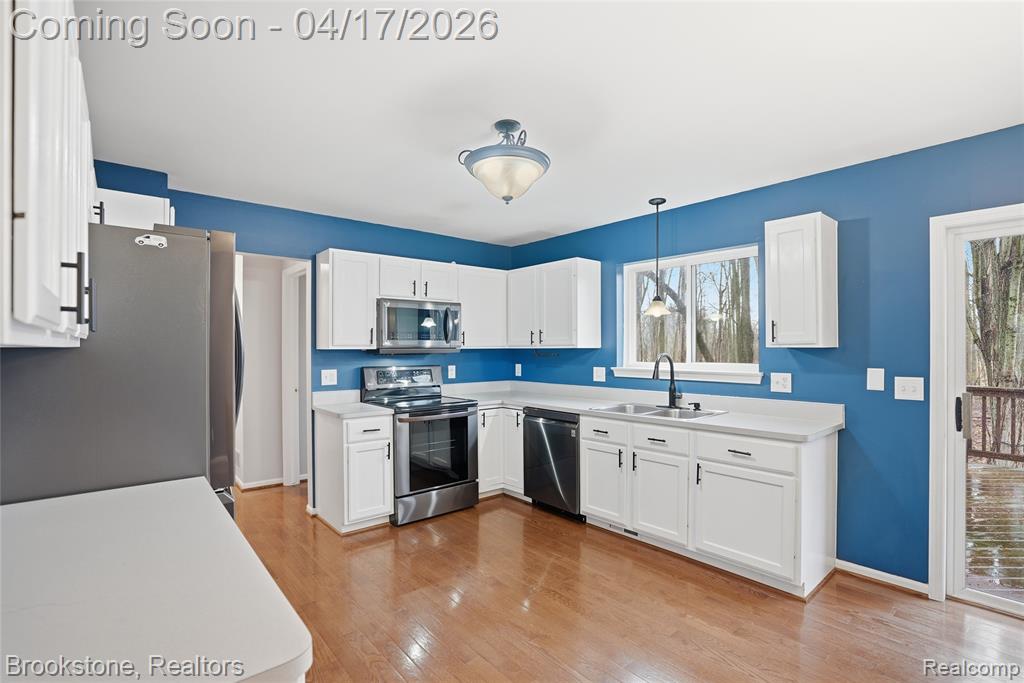 569 Cove View Drive, Waterford, MI 48327 — Photo 12